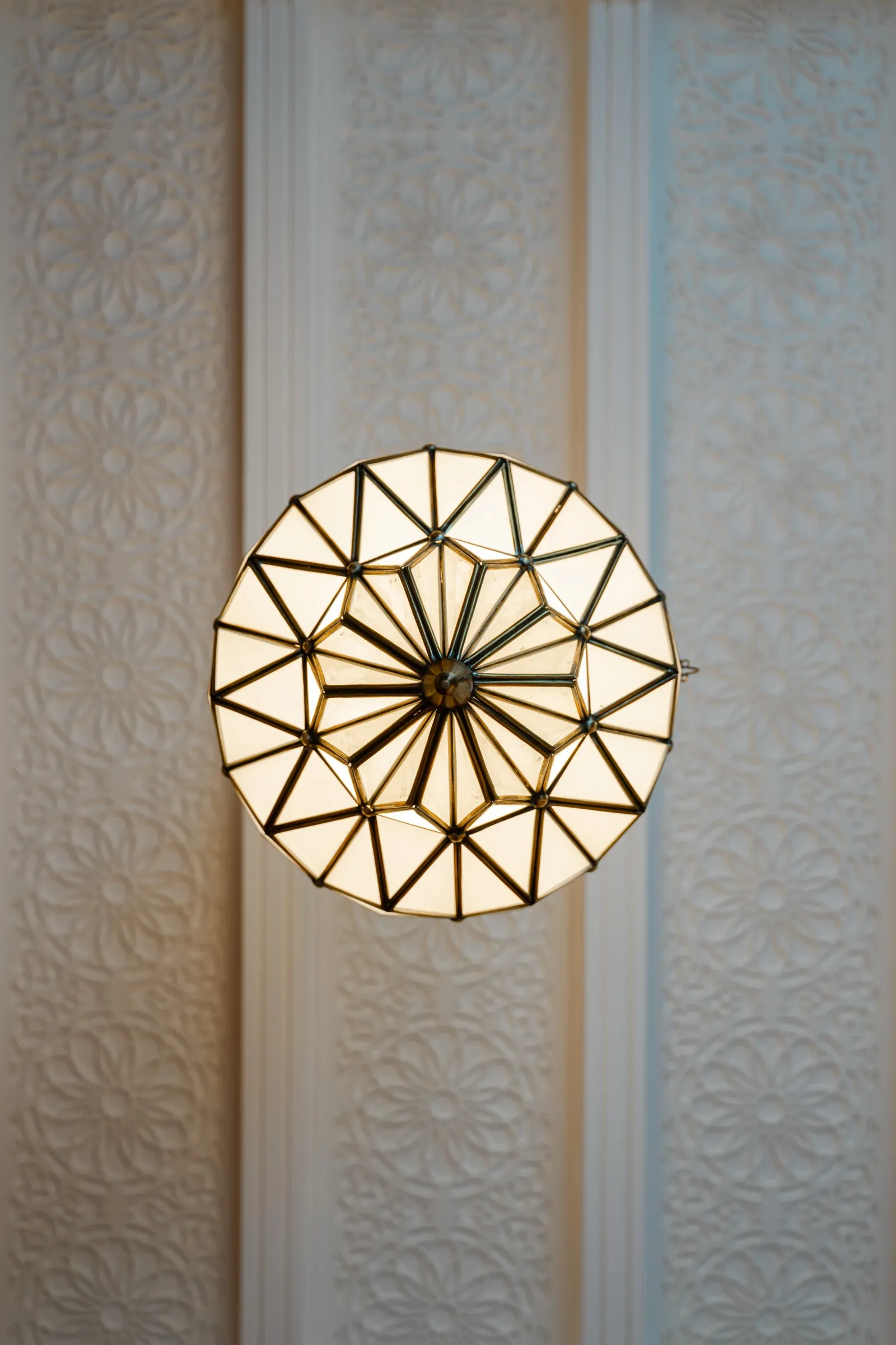 Lustre étoilé en laiton vu du dessous